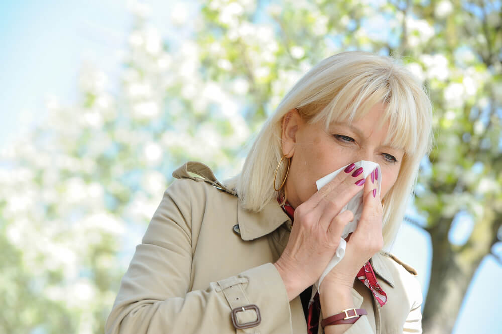 Pavasarinei alergijai suvaldyti – įpročių ir gyvenimo būdo korekcija